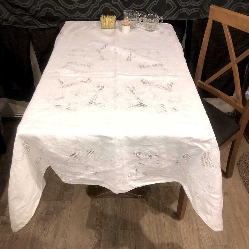 Vintage Linen Tablecloth 48”